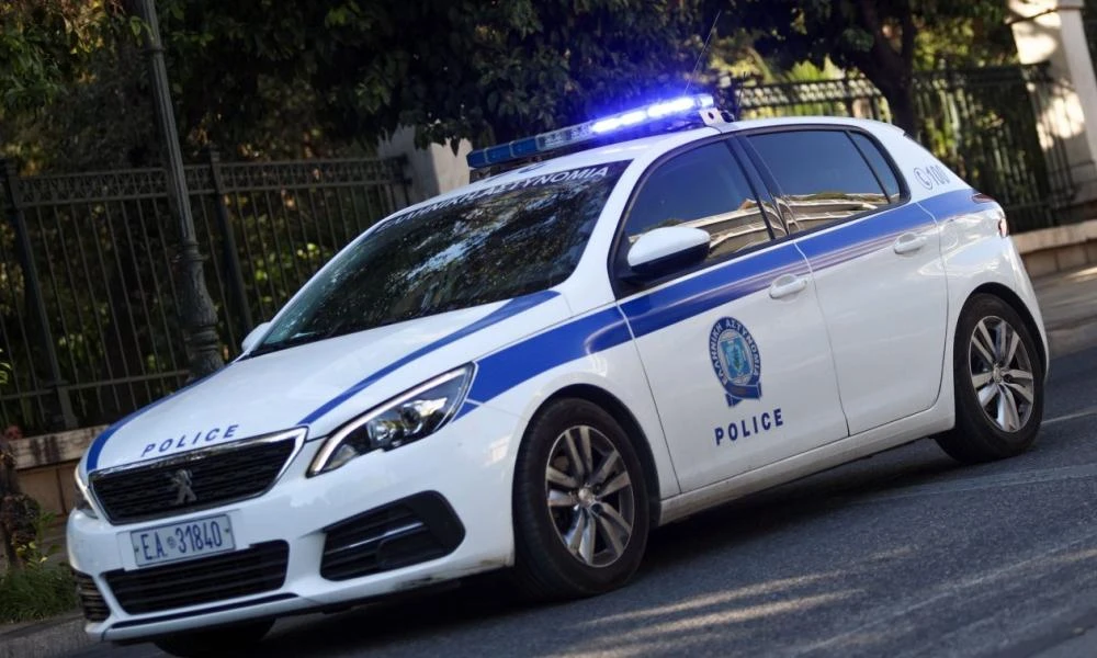 Καλλιθέα: Άνδρας απειλεί με τσεκούρι περαστικούς